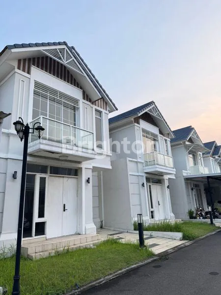 image RUMAH MODERN 2 LANTAI DI LAVON SWANCITY TANGERANG (1)