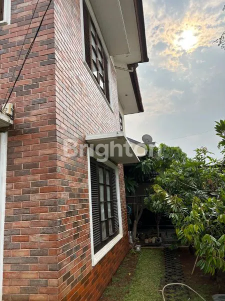 image HUNIAN MEWAH 2 LANTAI HOEK ASRI SIAP HUNI (2)