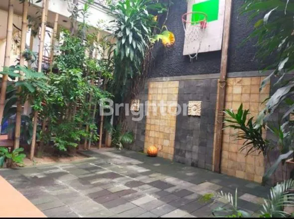 image HUNIAN MEWAH 2 LANTAI HOEK ASRI SIAP HUNI (6)