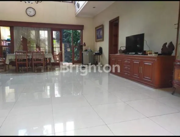 image HUNIAN MEWAH 2 LANTAI HOEK ASRI SIAP HUNI (7)