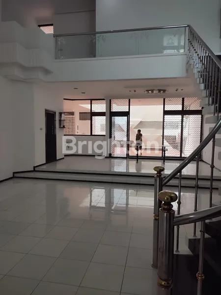 image RUMAH SIAP HUNI ROW LEGA GARASI LUAS MURAH TENGGILIS UTARA (3)