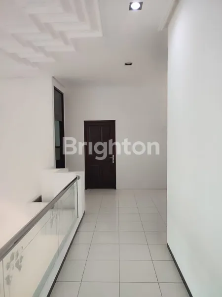 image RUMAH SIAP HUNI ROW LEGA GARASI LUAS MURAH TENGGILIS UTARA (4)