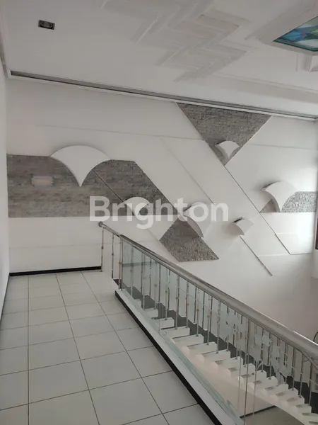 image RUMAH SIAP HUNI ROW LEGA GARASI LUAS MURAH TENGGILIS UTARA (6)