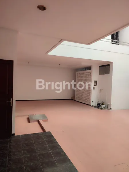 image RUMAH SIAP HUNI ROW LEGA GARASI LUAS MURAH TENGGILIS UTARA (8)