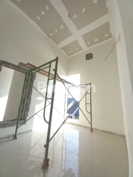 image RUMAH 2 LT INDENT, MINIMALIS CANTIK, MEDOKAN AYU, SURABAYA (5)