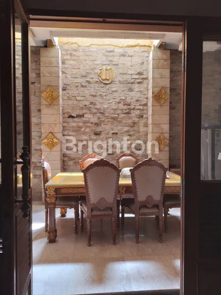 RUMAH MEWAH ( RUMAH KANTOR )2,5 LANTAI DI CEGER, CIPAYUNG, JAKARTA TIMUR