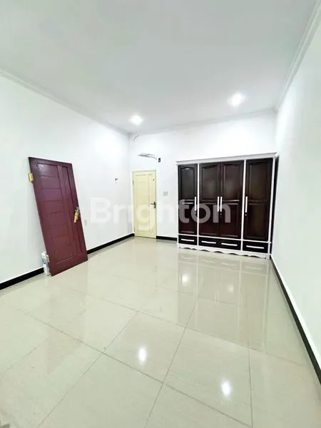 image RUMAH MEWAH 2.5 LANTAI FULL FURNISHED DI KOMPLEK ELITE DURUNG CENTER (2)