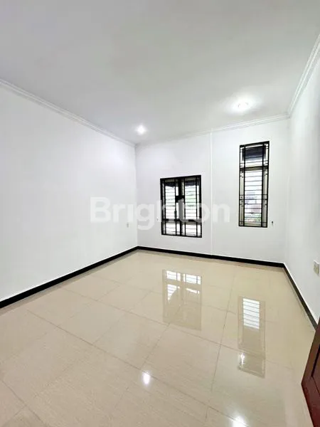 image RUMAH MEWAH 2.5 LANTAI FULL FURNISHED DI KOMPLEK ELITE DURUNG CENTER (1)