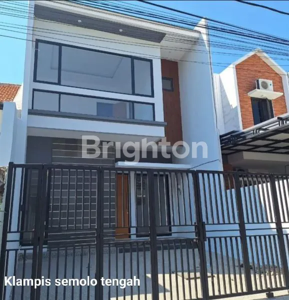 image RUMAH BARU MINIMALIS 2 LANTAI DI TENGAH KOTA (1)