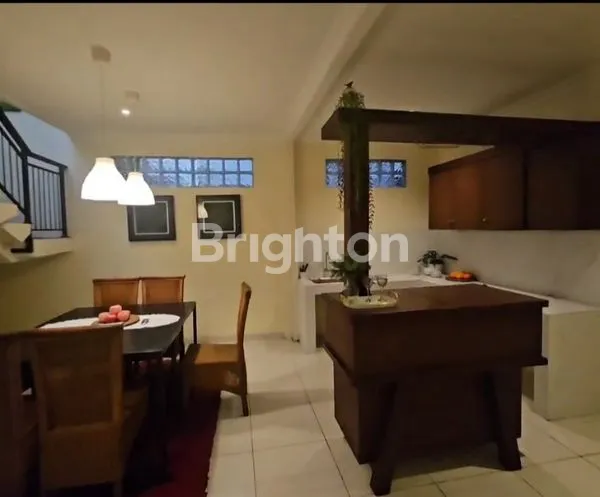 image RUMAH CANTIK 2 LANTAI, SEMI FURNISHED, DEKAT SIMPANG LIMA (4)