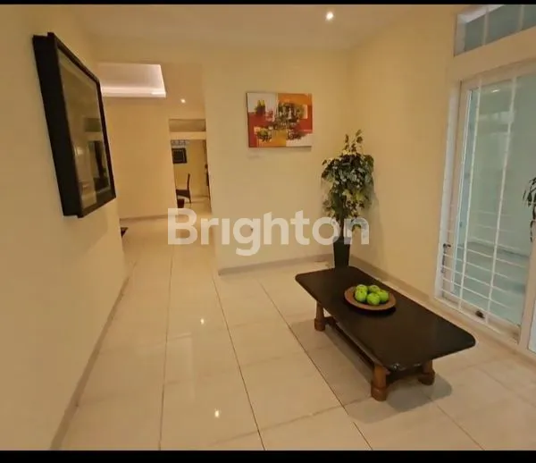 image RUMAH CANTIK 2 LANTAI, SEMI FURNISHED, DEKAT SIMPANG LIMA (2)