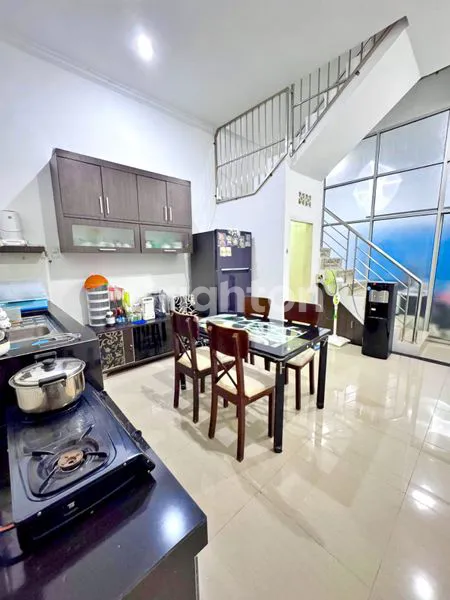 image RUMAH MEWAH 2.5 LANTAI FULL FURNISHED DI KOMPLEK ELITE DURUNG CENTER (5)