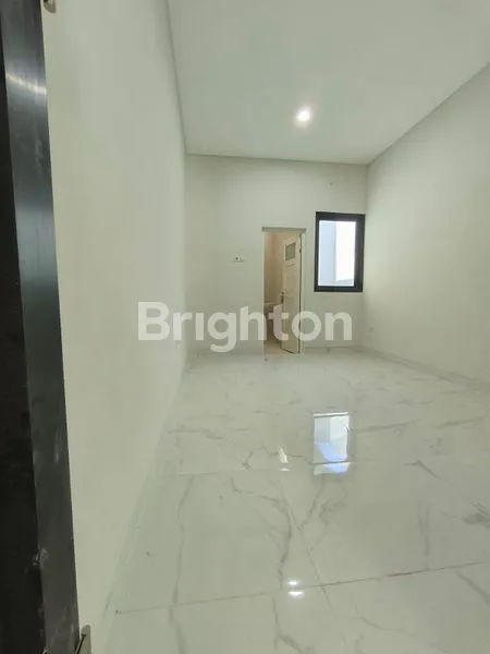 image RUMAH MEWAH 2 LANTAI, 3 MASTER BEDROOM DI LEBAK ARUM (4)