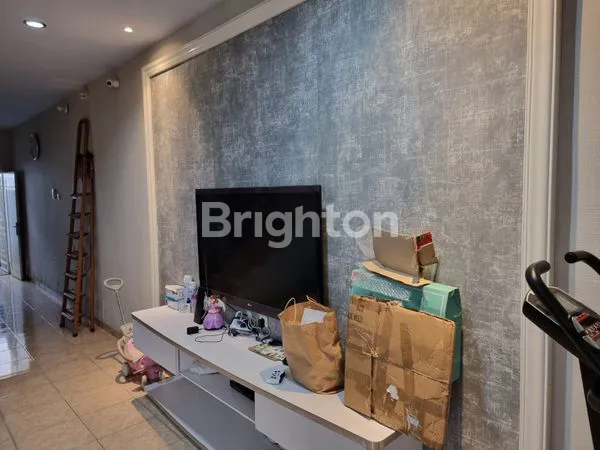 image RUMAH 2 LANTAI SEMI FURNISH DI MARELAN CITY, DEKAT PASAR II MEDAN (6)