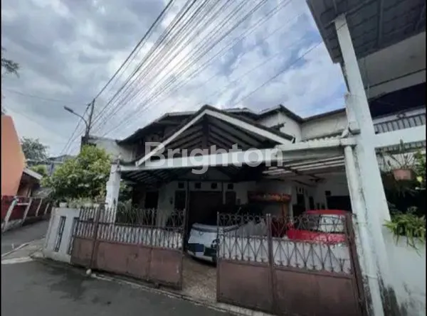 RUMAH STRATEGIS DI PEJOMPONGAN JAKPUS,AKSES MUDAH & COCOK UNTUK USAHA KOST.