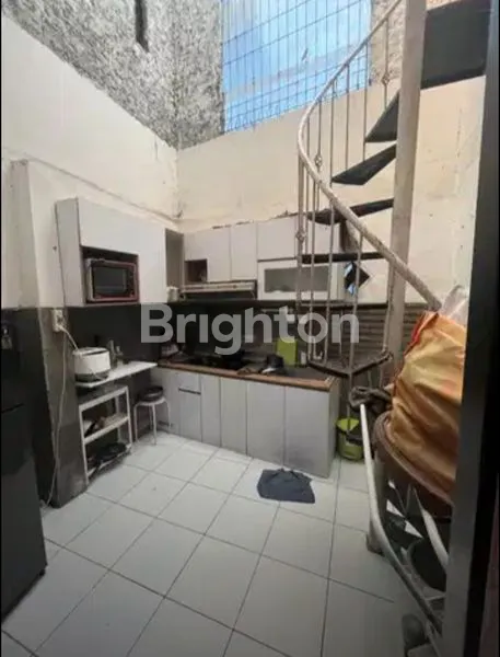 image RUMAH STRATEGIS DI PEJOMPONGAN JAKPUS,AKSES MUDAH & COCOK UNTUK USAHA KOST. (5)