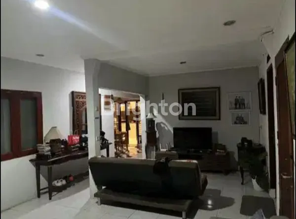image RUMAH STRATEGIS DI PEJOMPONGAN JAKPUS,AKSES MUDAH & COCOK UNTUK USAHA KOST. (3)
