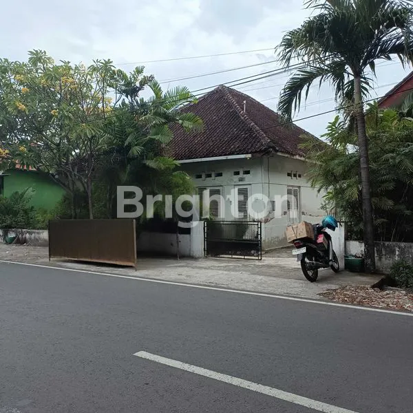 image  RUMAH ANTIK DI JL M.T. HARYONO (1)