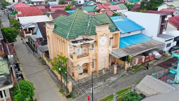 RUMAH MEWAH 2 LANTAI HOOK DI JUANDA, DEKAT RS SMC & KAMPUS