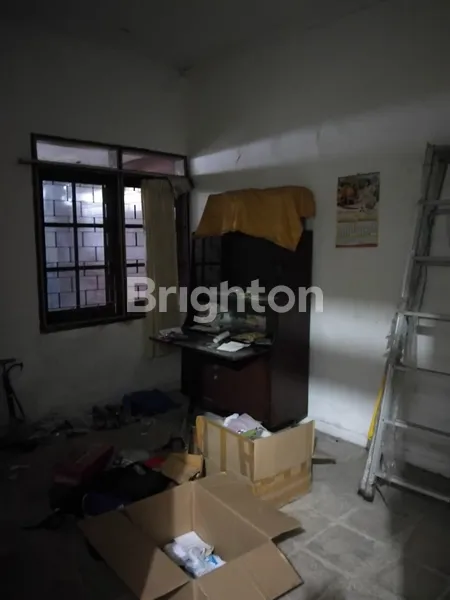 image RUMAH LAMA HITUNG TANAH 1 LANTAI PANJANG JIWO SURABAYA (3)