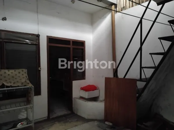 image RUMAH LAMA HITUNG TANAH 1 LANTAI PANJANG JIWO SURABAYA (4)