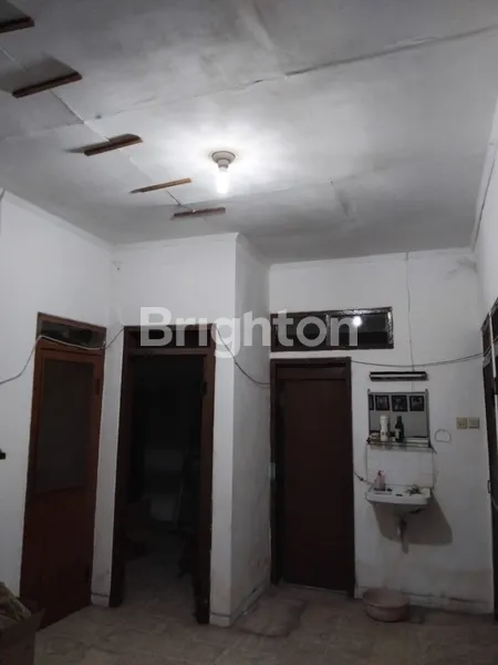 image RUMAH LAMA HITUNG TANAH 1 LANTAI PANJANG JIWO SURABAYA (5)