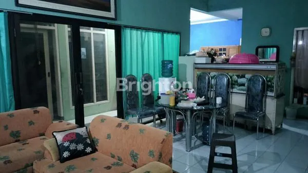 image RUMAH MEWAH 348M² DI LOWOKWARU, LEBAR 15M, CARPORT 3 MOBIL (7)