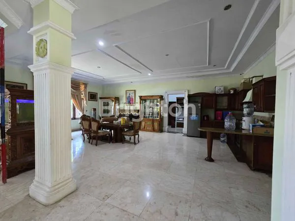 image RUMAH MEWAH 2 LANTAI LOKASI STRATEGIS BISA UNTUK USAHA (4)