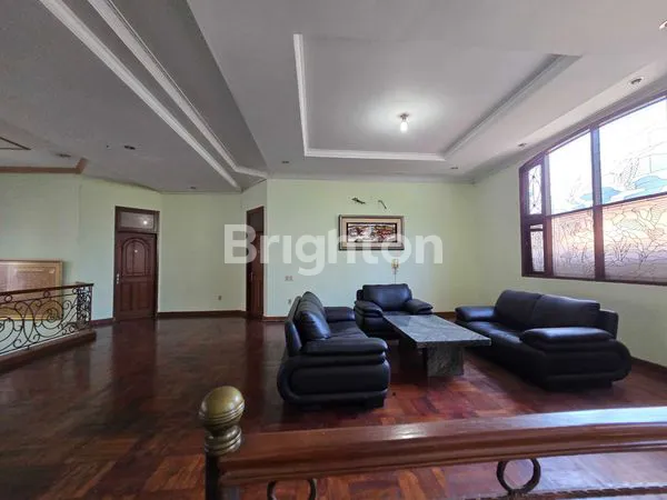 image RUMAH MEWAH 2 LANTAI LOKASI STRATEGIS BISA UNTUK USAHA (8)