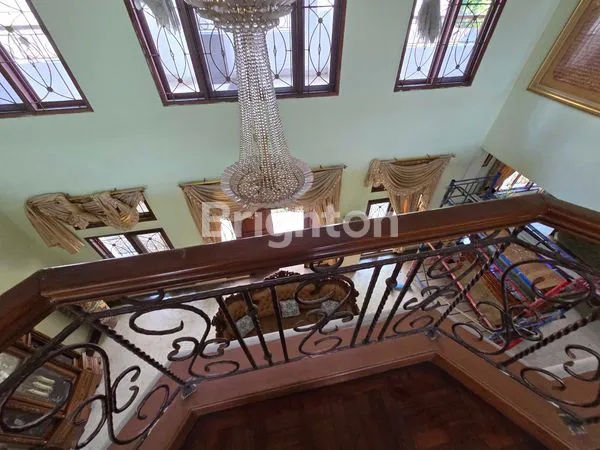 image RUMAH MEWAH 2 LANTAI LOKASI STRATEGIS BISA UNTUK USAHA (7)