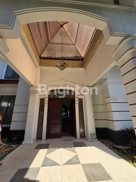 image RUMAH MEWAH 2 LANTAI LOKASI STRATEGIS BISA UNTUK USAHA (2)