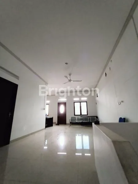 image RUMAH 2LANTAI DI JUAL CEPAT (4)