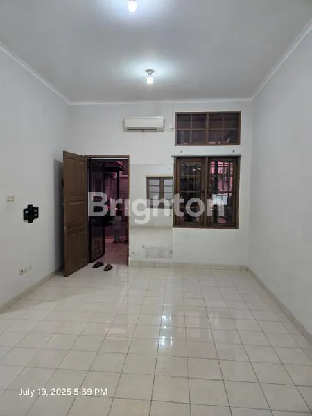 image DISEWAKAN RUMAH ASRI DI KOTA WISATA (3)