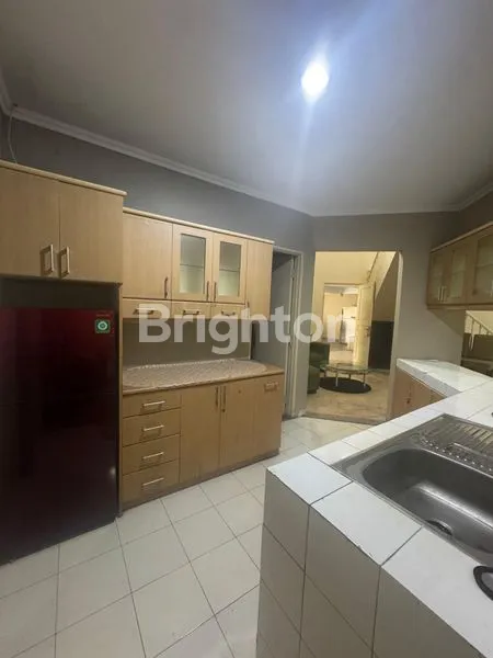 image DISEWAKAN RUMAH STRAGESI DI GIRI LOKA (2)