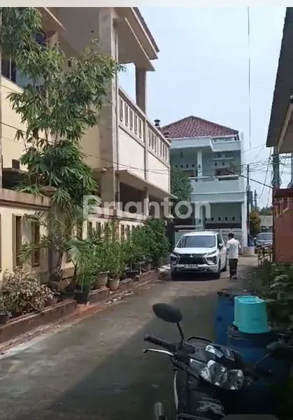 image RUMAH APIK 2 LANTAI DLM PERUMAHAN SIAP HUNI LOKASI STRATEGIS (6)