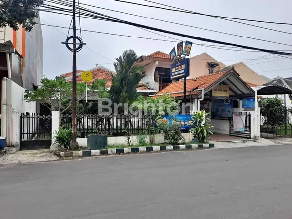 image RUMAH DI KETINTANG KONDISI TERAWAT, LOKASI STRATEGIS DEKAT TRANS ICON MALL (1)