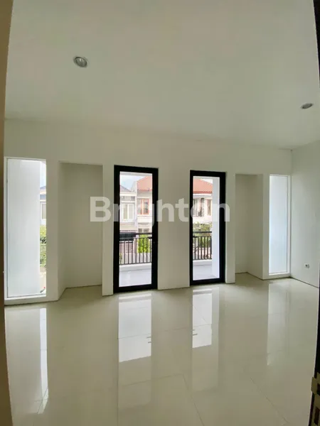 image RUMAH CLUSTER REDWOOD RESIDENCE, PONDOK TJANDRA INDAH, BEBAS BANJIR, ROW JALAN LEBAR, KAMAR UTAMA SUPER BESAR, DEKAT TOL JUANDA (4)