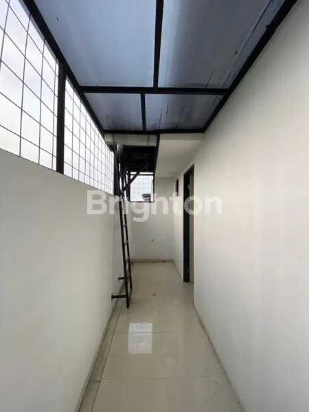 image RUMAH CLUSTER REDWOOD RESIDENCE, PONDOK TJANDRA INDAH, BEBAS BANJIR, ROW JALAN LEBAR, KAMAR UTAMA SUPER BESAR, DEKAT TOL JUANDA (6)