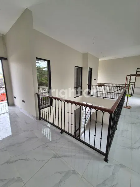 image RUMAH 2 LANTAI BANGUNAN BARU GRESS TENGAH KOTA SALATIGA  (8)