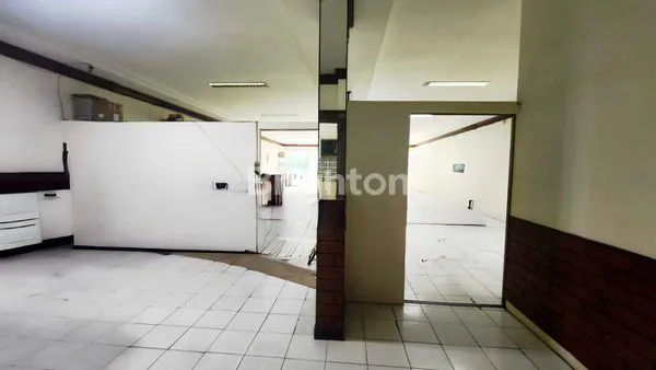 image RUKO GANDENG STRATEGIS & KOMERSIAL DI INTERCON KEBON JERUK, JAKARTA BARAT (5)