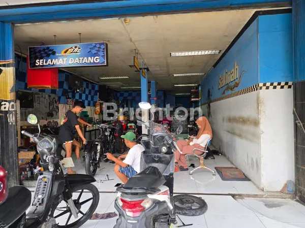 image RUKO 3 LANTAI RAYA MANUKAN LOR SURABAYA LOKASI STRATEGIS RAMAI  (6)