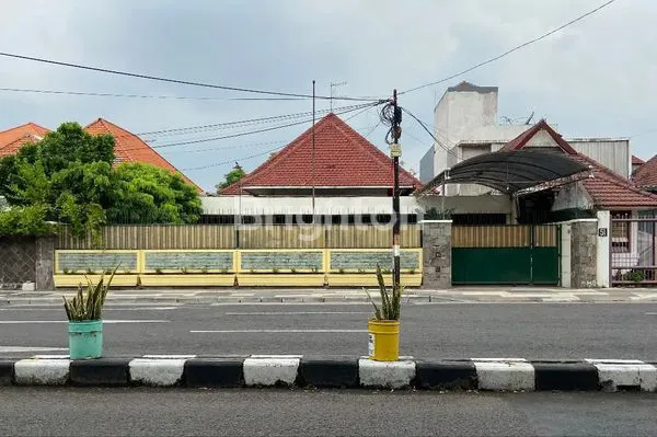 image RUMAH DI JALAN BENGAWAN WONOKROMO  (1)