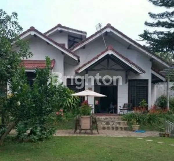 image VILLA LUAS MODEL HOEK DI BATU LOKASI STRATEGIS (1)