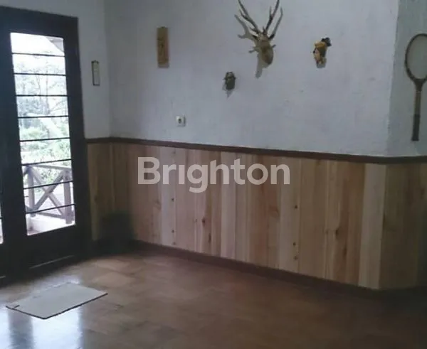 image VILLA LUAS MODEL HOEK DI BATU LOKASI STRATEGIS (2)