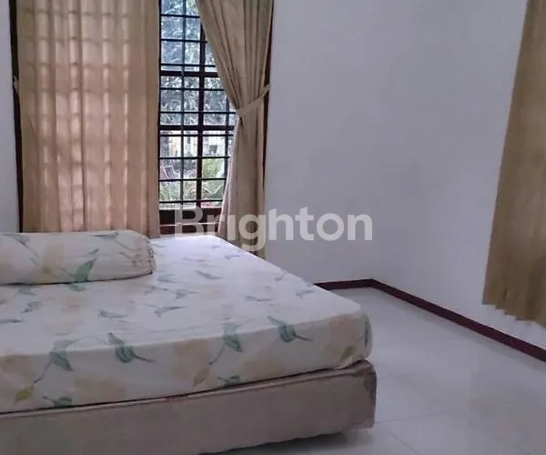 image VILLA LUAS MODEL HOEK DI BATU LOKASI STRATEGIS (4)