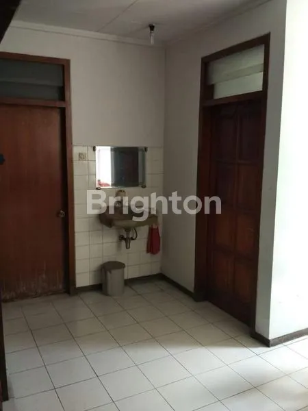 image RUMAH STRATEGIS DI PUSAT KOTA SOLO, COCOK UNTUK BUKA USAHA KULINER, KANTOR  (3)