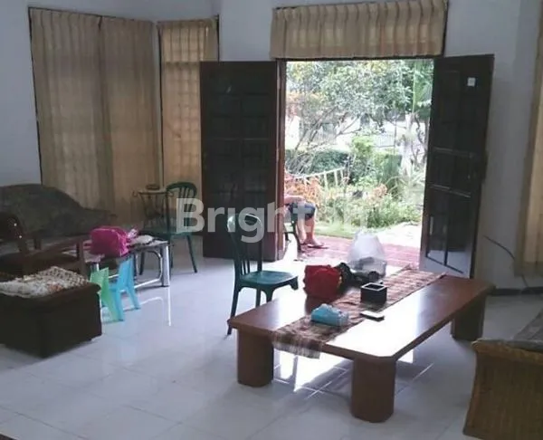 image VILLA LUAS MODEL HOEK DI BATU LOKASI STRATEGIS (5)