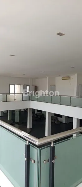 image DISEWAKAN SHOWROOM SUPERLENGKAP LOKASI STRATEGIS DI JALAN GATOT SUBROTO (6)