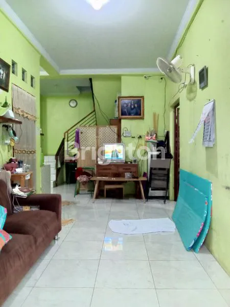 image RUMAH 2 LANTAI DAN 7 KONTRAKAN PINGGIR JALAN RAMAI DI BEKASI TIMUR (2)