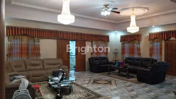 image VILLA MEWAH 5 LANTAI + KOLAM RENANG & KOLAM IKAN, LUAS 889 M², SIAP HUNI (8)